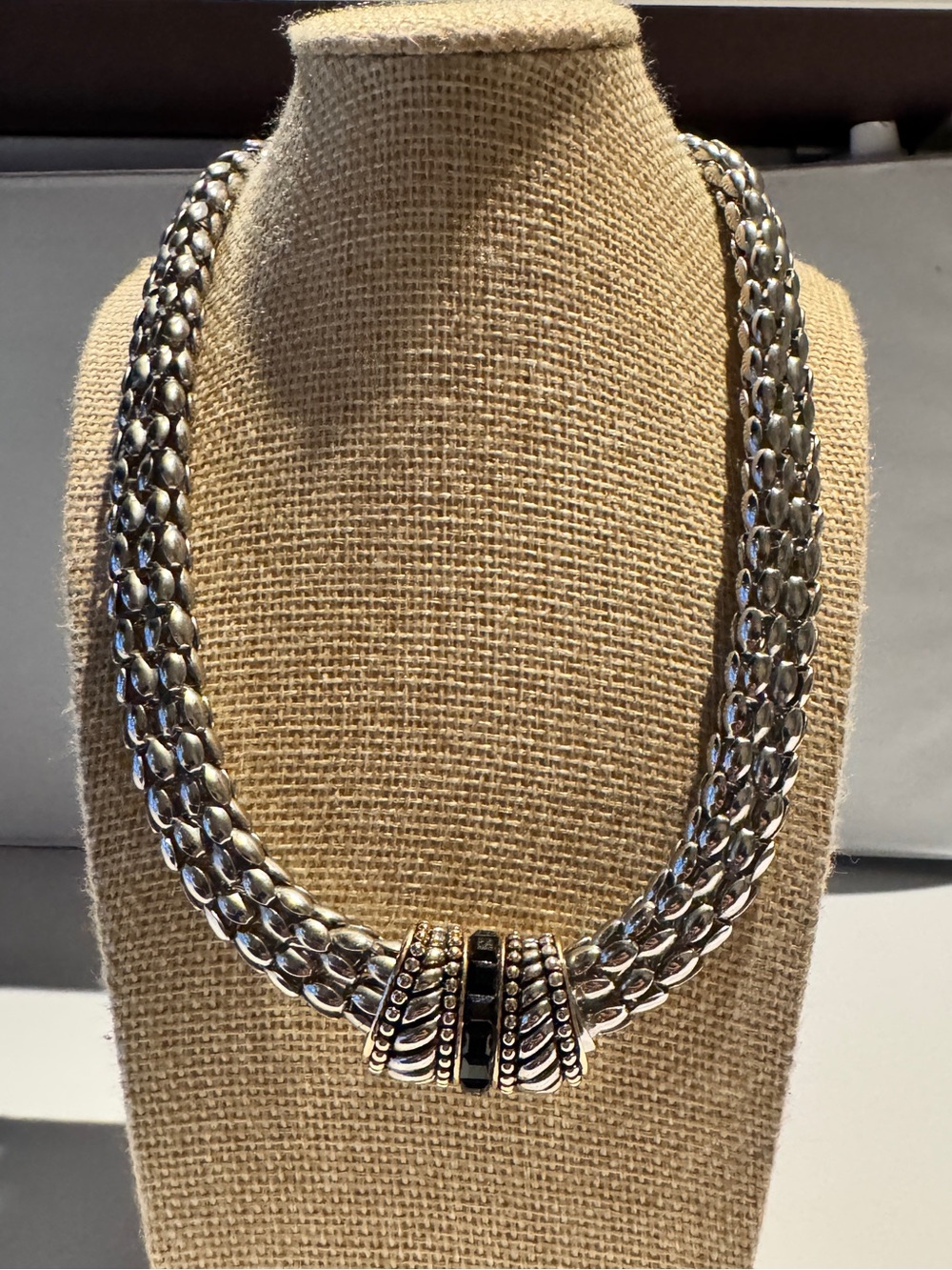 Vintage Silver-Tone Collar Necklace with magnetic closure